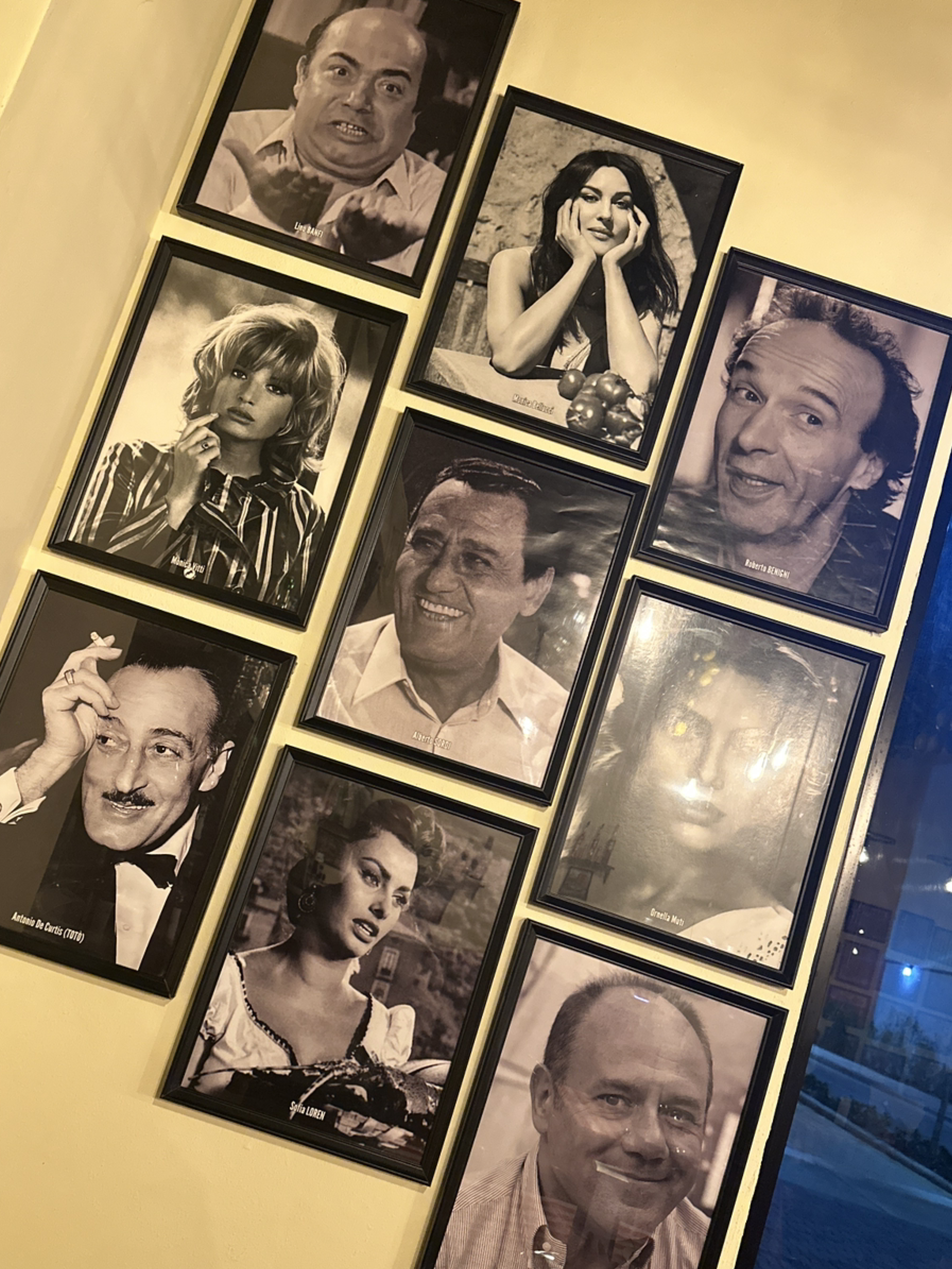 Retratos del cine italiano en la decoración de SoloPasta